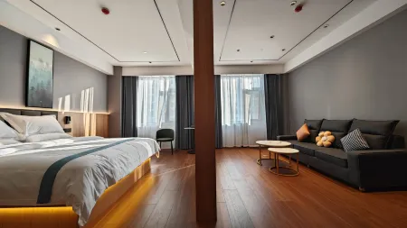 GreenTree Inn Express Hotel (Huangchuan Airlines Road Taoyuan New Village)