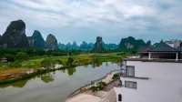 Water Mirror Resort Hotel โรงแรมใกล้ถนนโบราณรูปสลัก