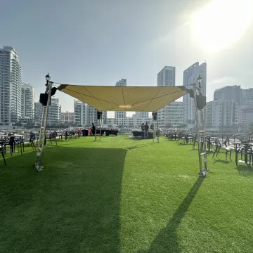 Overnight Super Yacht - Orchid Отели рядом с достопримечательностью «Пристань для яхт Яс»