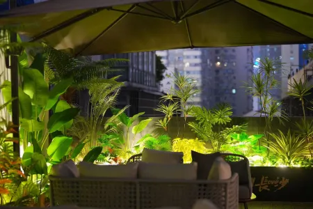 DoALand M+ Hotel (Wuyi Square IFS International Finance Center Branch) Отели рядом с достопримечательностью «Archway of Fire God Palace»