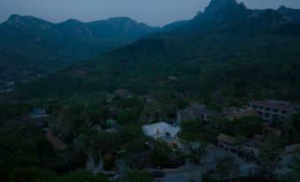 Yimeng Bookstore (Mengshan Baihuayu Scenic Area Store)