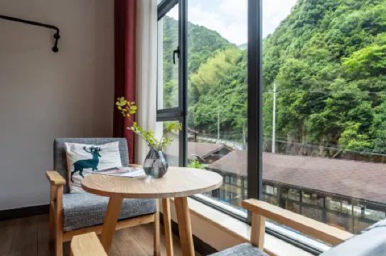 tongluyoujianshuizhilin Отели рядом с достопримечательностью «Tianlongjiupu»