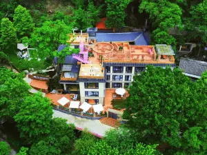 青城山螢溪谷森林Firefly Valley私湯影院民宿（青城山景區店）