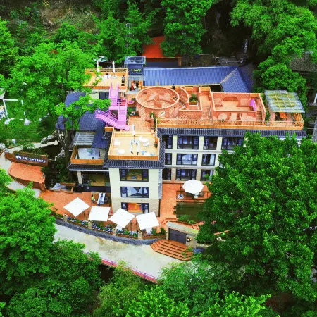 Qingcen Cloud Stream Private Hot Spring&Cinema Homestay