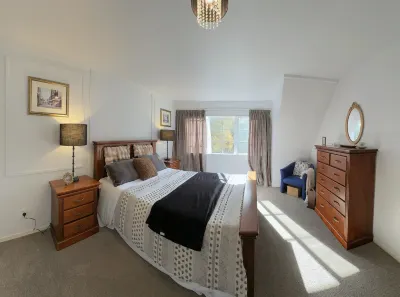 5Rooms Life-Style in City—“Golden Harvest Retreat” Hotels in Tamahere