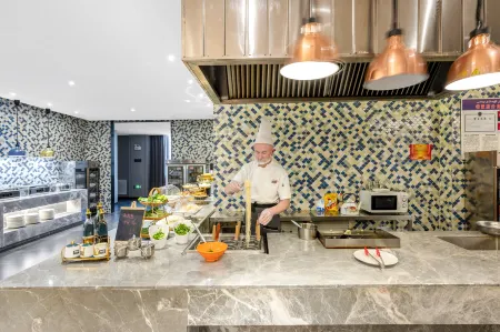 Hotel Landmark International Atushi ( Atushi Zhedong Grand Hotel) Отели рядом с достопримечательностью «Beishan Qiyuan»