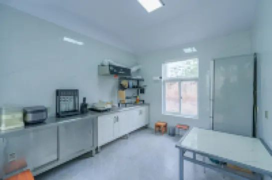 Dali Guiyin Homestay (Erhai Caicun Longkan Wharf Branch)