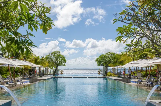 クリムゾン・リゾート・ガーデン