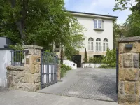 Bagatelle Gardenhouse Hotels near Faust Wine Cellar