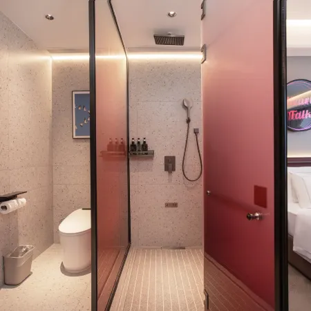 SEASHINE  HOTEL Отели рядом с достопримечательностью «Мост Хай Кан»