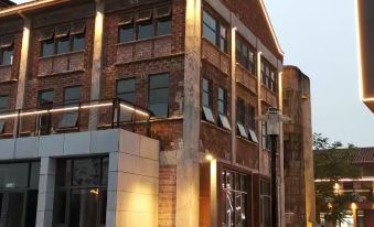 Foshan Shunde Carnival Hotel (Shunlian Plaza Jinlong Subway Station)