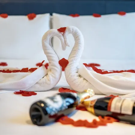 R ROYALSS HOTEL Отели в г. Урумчи