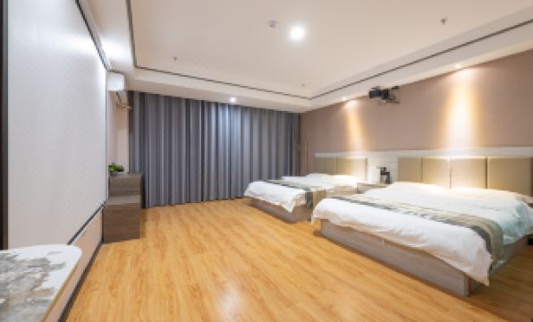 Dunhuang Xitai E-Sports Hotel (Shazhou Night Market)