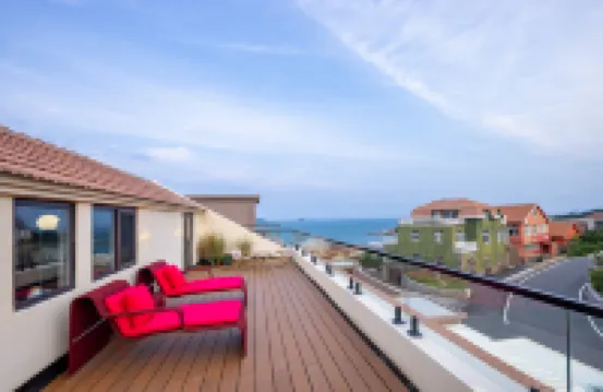Waves · Designer Boutique Homestay (Laoshan Scenic Area Branch)