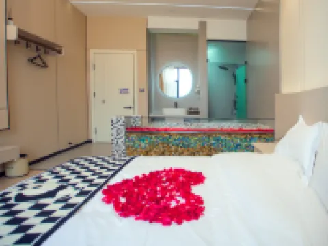 Maitreya Huxi Man Hot Spring Homestay (Huquan Water Town Tourist Resort Scenic Area Branch) Hoteles en Ciudad de Mile