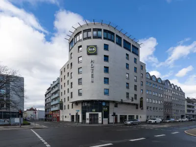 B&B HOTEL Wuppertal-City Hoteles cerca de Engels Denkmal "Die starke Linke"