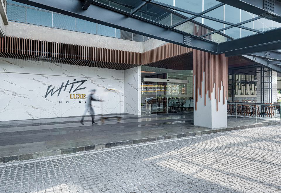 1. 위즈 룩스 호텔..