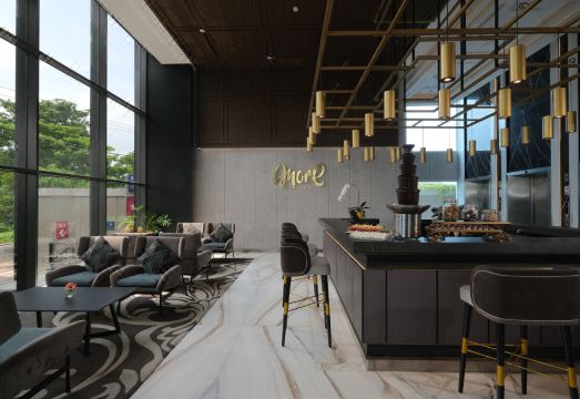 모벤픽 수라바야 시티 객실 전경