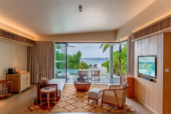 세계 명품 서핑 스팟인 치킨스 포인트의 평화로운 파도