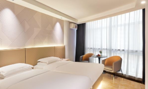 Borrman Hotel (Yongkang West Passenger Terminal Baolong Square)