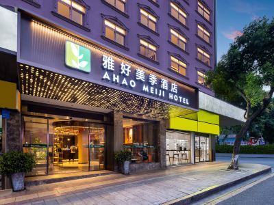 Yizhang Hexin Boutique Hotel (Baitong Bus Station)
