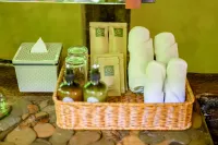 Earth Elements Eco Resort Hoteles en Pak Thong Chai