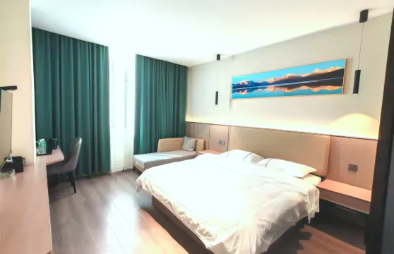 芒康蓉城大酒店