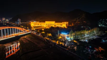 Yanan minsu Hotel Отели рядом с достопримечательностью «Wangjiaping Revolutionary Site»