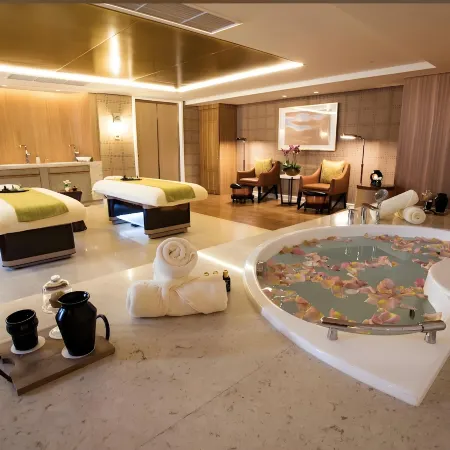 Modern Boutique Seaview Sunset 1BR with 2 Infinity Pools Next to Okada Airports MOA