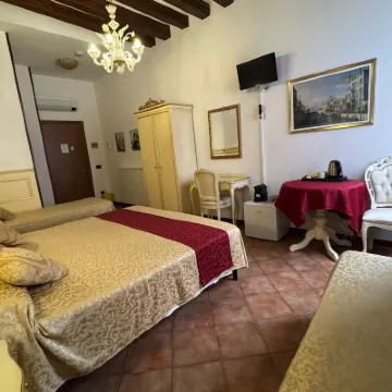 Alloggi SS Giovanni e Paolo Hotels near Castello