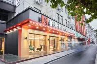 Borrman Hotel (Yongkang West Passenger Terminal Baolong Square) Hotels in Yongkang
