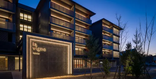 拉維尼白馬 by 溫故知新