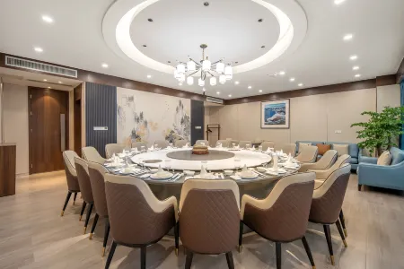 Guizhou Shanshui Hotel (Guanshanhu district government Branch) Отели рядом с достопримечательностью «Jinyang Gymnasium»