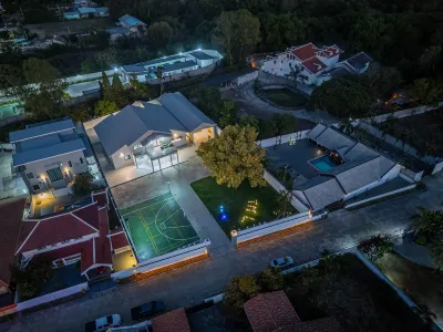 Pattaya Grand Villa 6 Bedroom 8 Bath (Private Pool, KTV, Sauna, Fitness Area) Hotels in Huay Yai