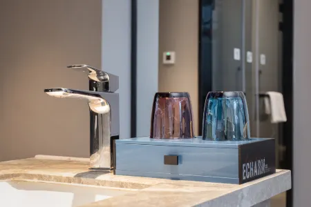 Echarm Hotel (Haikou Guoxing RT-Mart Provincial Government) Отели рядом с достопримечательностью «Hainan Institute of Science & Technology»