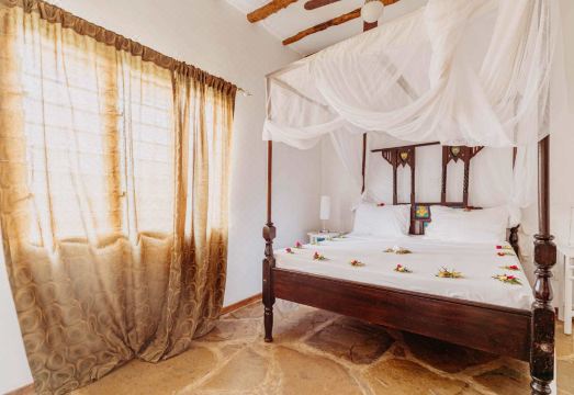 익스플로리언스 말라이카 빌라 & 비치 클럽