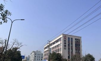 HanTing Hotel (Taizhou Jiaojiang Xingxing Zhongxiaoqiye Kechuangyuan)