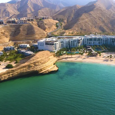 Jumeirah Muscat Bay Отели рядом с достопримечательностью «Qantab Beach»