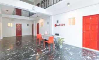 2. RedDoorz..