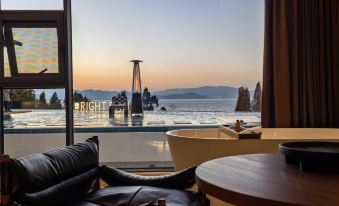 RIGHT BANK RESORT HOTEL