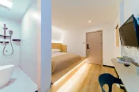 Yangshuo Yidushanshe (Yangshuo West Street Lijiang Shop)