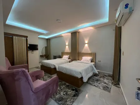 REGENT PYRAMIDS VIEW