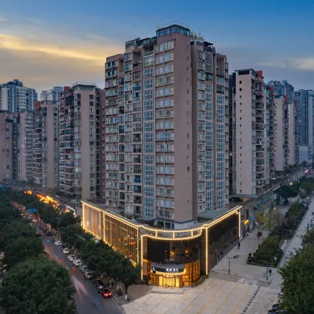 Lavande Hotel (Chongqing Kaizhou New Century Pedestrian Street) Отели рядом с достопримечательностью «Кэчжоу Большой Рынок»
