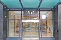 INFIVILLA Suites Eaton Dundas Square Toronto