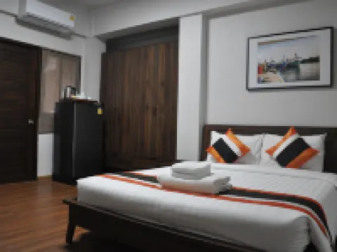 The Bedrooms Maeklong Hotel and Services Apartment Hotels in Mueang Samut Songkhram