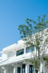 WEST COAST HOTEL Các khách sạn gần Holiday Beach