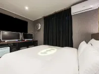 Hotel Ravi Các khách sạn gần Bảo tàng Olympic
