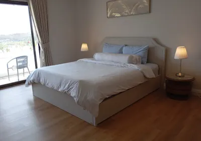 Waterfront Royal Villa Hotels in 