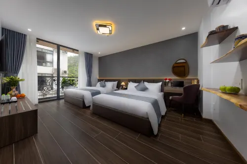 Cat Ba Wistaria Hotel - Pool & Massage فنادق في Cát Hải