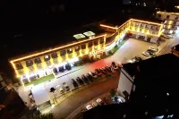 Daocheng Shiruihe Leisure Resort (Daocheng Yading Branch) Hotels near Langjiling Temple of Gongga